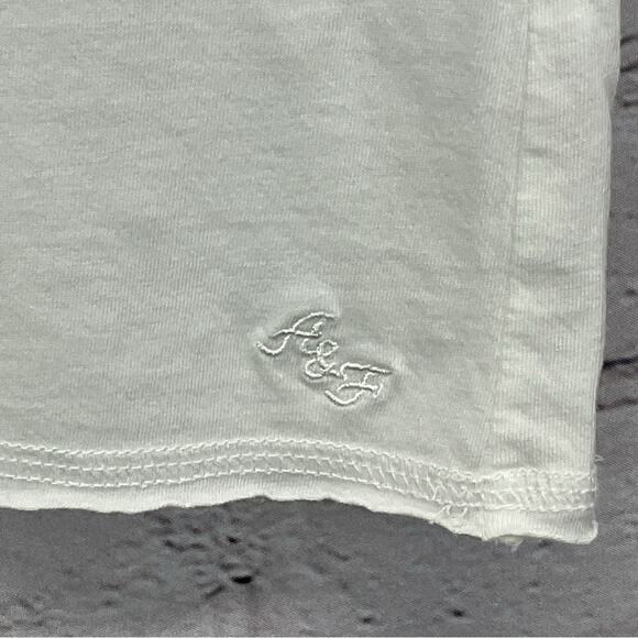 Abercrombie & Fitch Top Women's Size M White Low V-Neck Embroidered Summer Logo - Picture 7 of 9